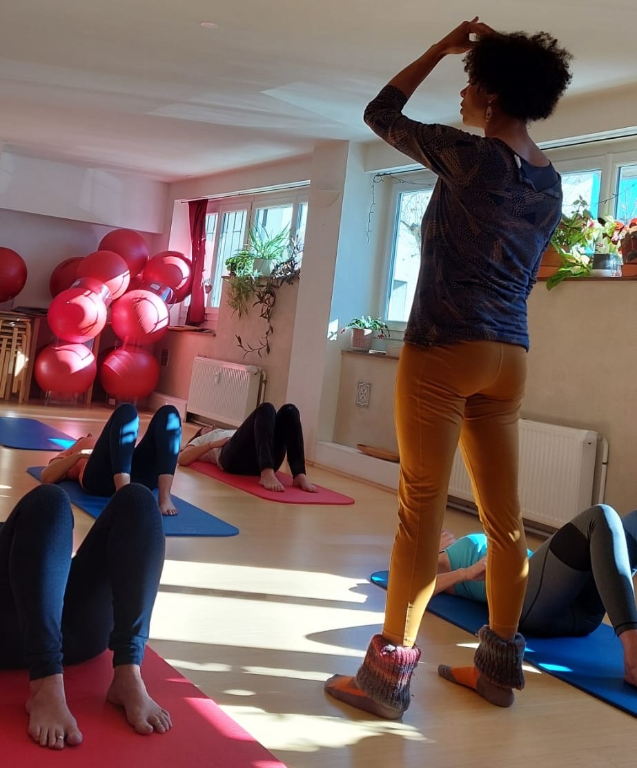 marie_rode_enseignement_pilates1 Marie RODE formatrice donne un cours de Pilates collectif
